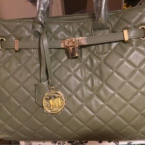 Studio  💋💋💋 SOLD 💋💋💋BADGLEY MISCHKA large Green Quilted Handbag w